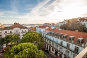 Suíte com orientação solar privilegiada a poente
